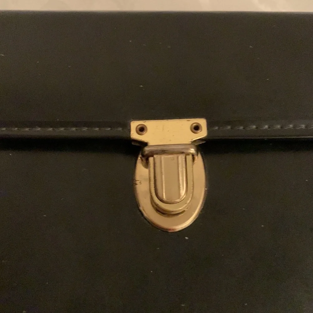 Vintage men’s grooming set in a black case and red interior